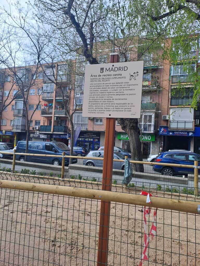 Cartel área canina Vistalegre