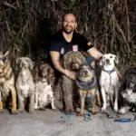 Pedro Yagüe y perros