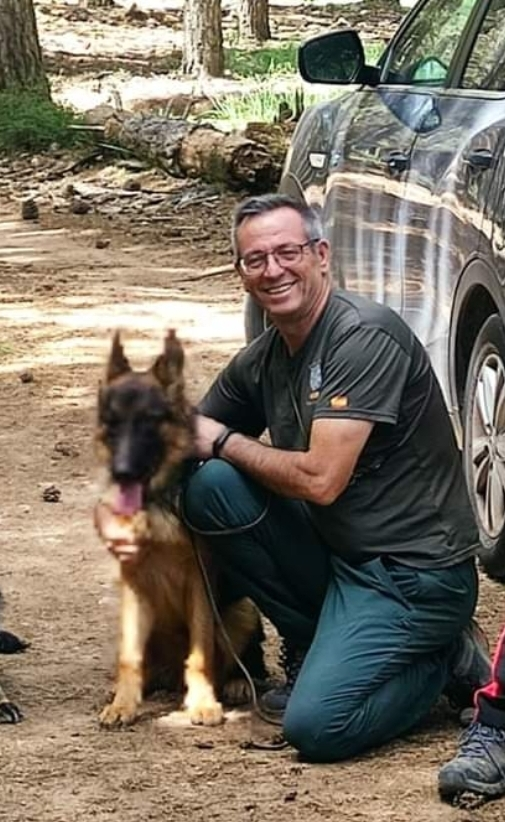 Felipe Villanueva con su perro