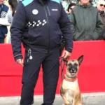 Alfonso Toribio con su agente K9