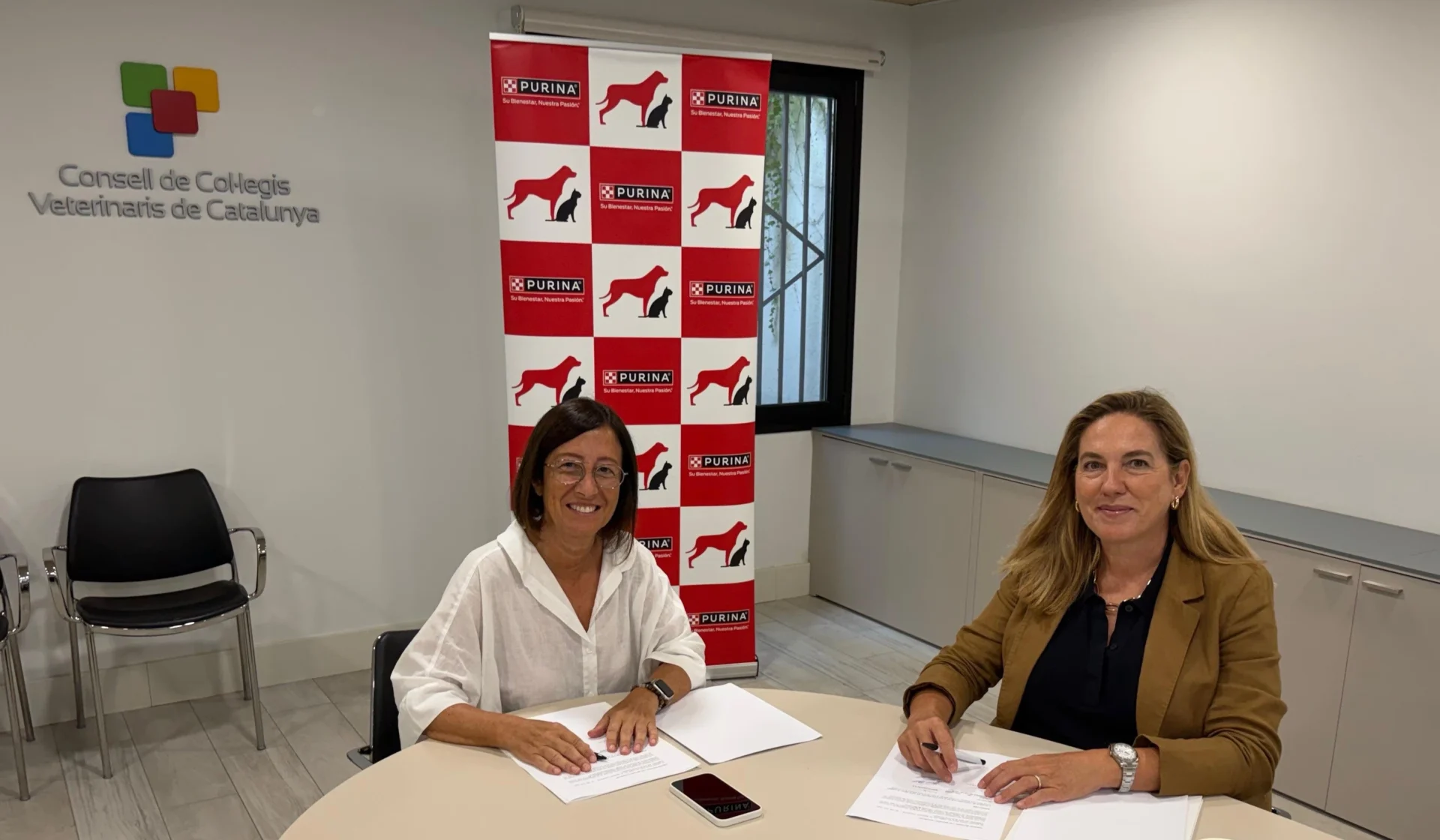 El Consell de Veterinaris de Catalunya y Purina firman un acuerdo pionero sobre bienestar animal